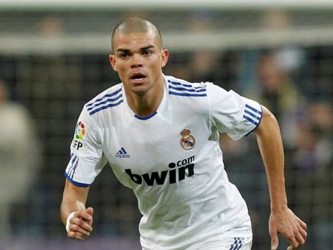 19__the_player_of_real_madrid_pepe_on_the_field_0461_29.jpg