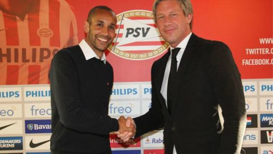 1868_simon_poulsen_en_technisch_manager_marcel_brands_foto_psvtwitter.jpg (27.32 Kb)